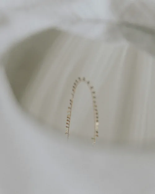 Bracciale sottile in oro con piccole sfere
