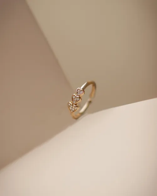 Anello solitario in oro con diamante